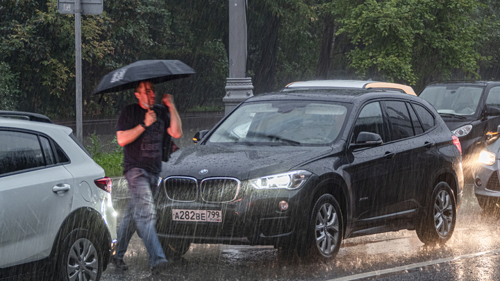 Если затопило после дождя, что делать? Москвичам напомнили экстренные номера