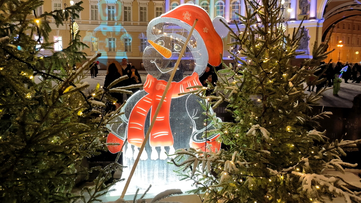 В новогоднюю ночь оденьтесь в яркое и дорогое: счастливые приметы и запреты в Новый год
