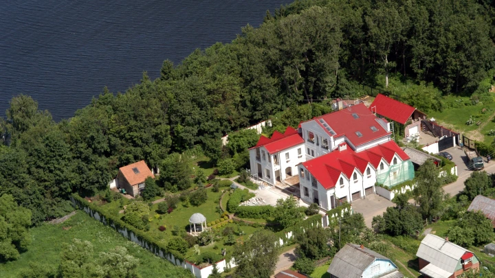 Mash: Пугачёву обязали снести пирс в Истре