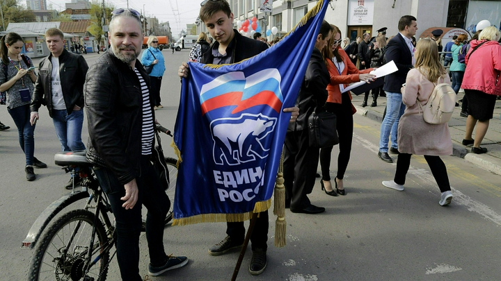 В Приморье напали на приемную «Единой России», опознан коммунист