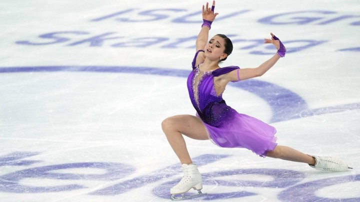 Фигурное катание на Олимпиаде-2022: Камила Валиева выиграла короткую программу в личном первенстве