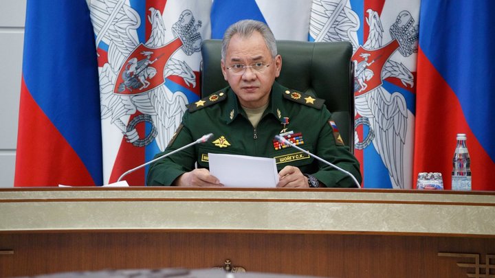 Шойгу: вакцинация уберегла армию от коронавируса
