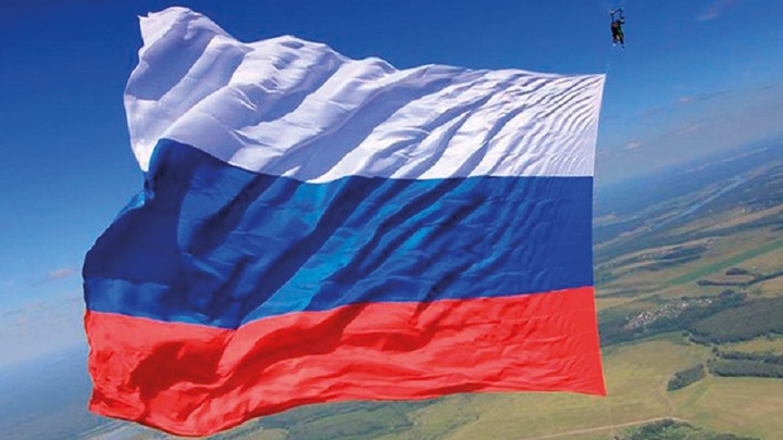 Над Казачьими Лагерями водрузили российский флаг