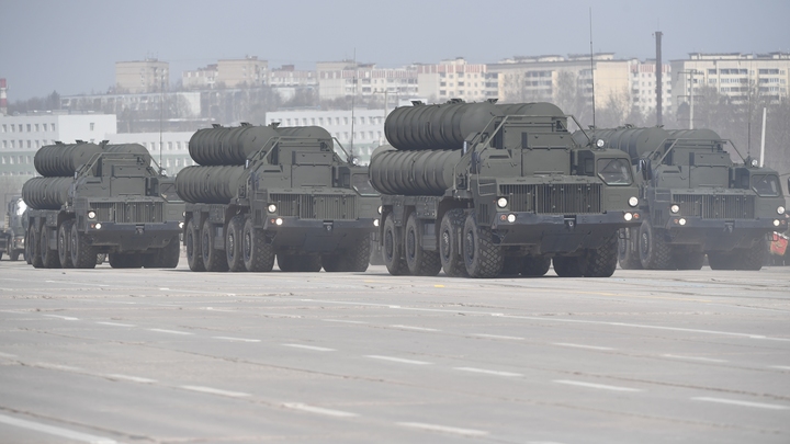 Санкции должны были изолировать Россию от всего мира, но С-400 этому помешали - FT
