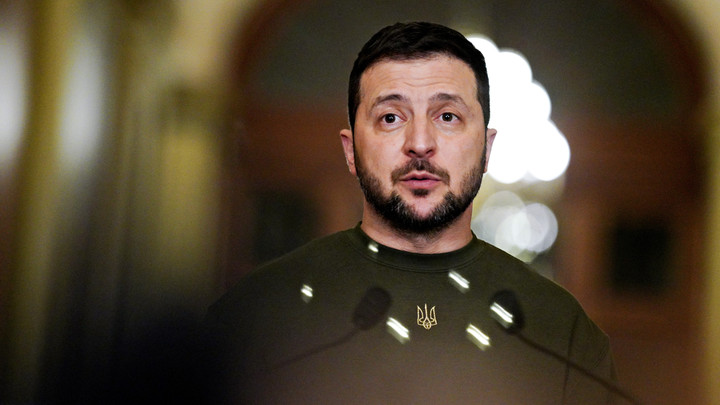 Зеленский неожиданно вспомнил о разуме, заявив, что ВСУ не намерены отстаивать Артёмовск любой ценой