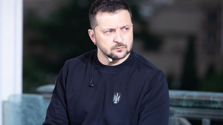 Учёные и мобильный оператор: Зеленский обновил список санкций против России