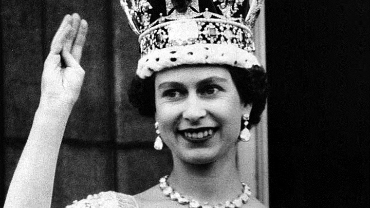 Елизавета II стала первым британским монархом, отметившим сапфировый юбилей на троне