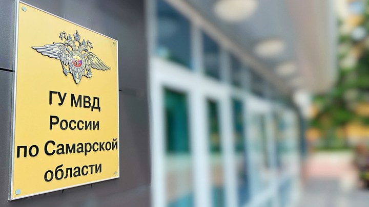 Две сотрудницы самарской полиции попались на взятке