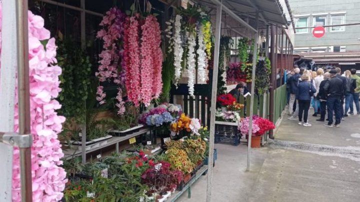 В Сочи рядом с магазином ритуальных товаров открылся пункт вакцинации