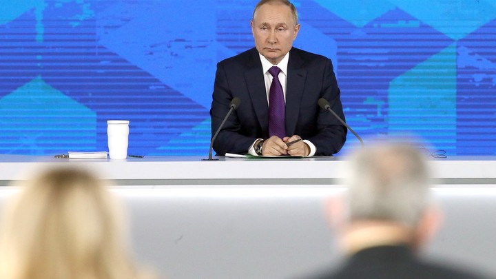 Многодетным нужна помощь. Путин дал обещание на большой пресс-конференции