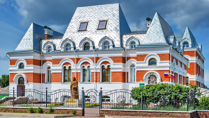 Суд ликвидировал частную православную гимназию в Новосибирской области