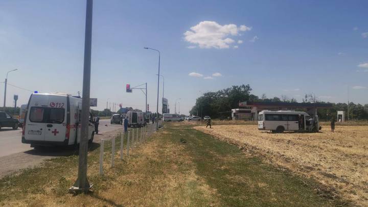 В Ростовской области маршрутка с 19 пассажирами попала в ДТП