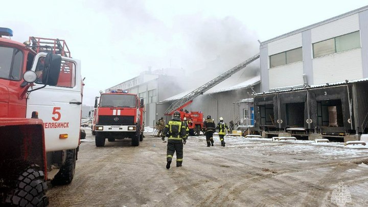 В Челябинске горит легендарный пивзавод