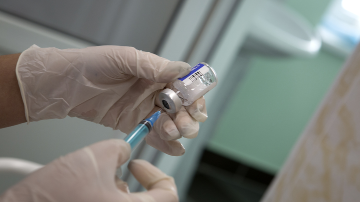 Главврач Кащенко объяснил, почему люди боятся прививки от коронавируса