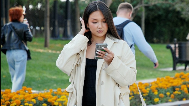 Необычное поведение смартфона указывает на прослушку: Эксперт назвал четыре явных признака