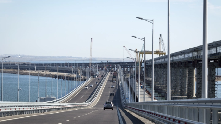 Депутат ГД: Крымский мост атаковали в то время, когда по переправе везли детей в Артек