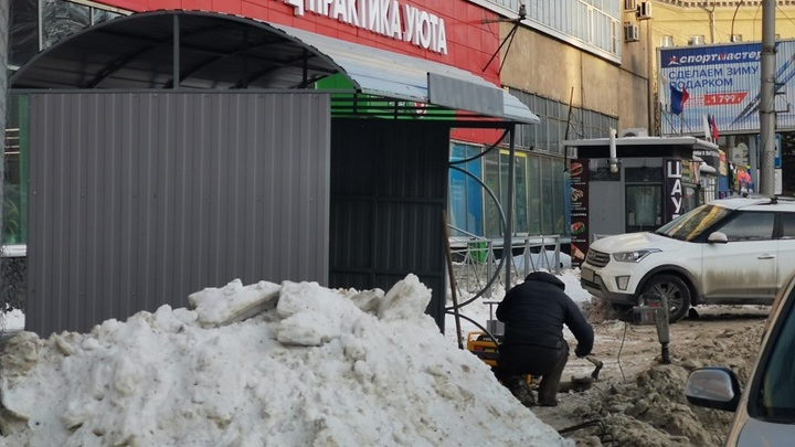В мэрии Новосибирска оправдались за покупку запрещённых Локтем остановок-коробочек