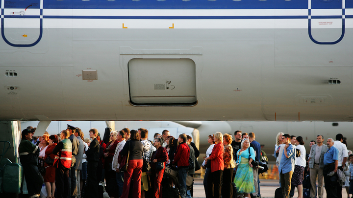 Екатеринбуржцы больше десяти часов ждали вылета в аэропорту Шарм-эш-Шейха Екатеринбуржцы больше десяти часов ждали вылета в аэропорту Шарм-эш-Шейха