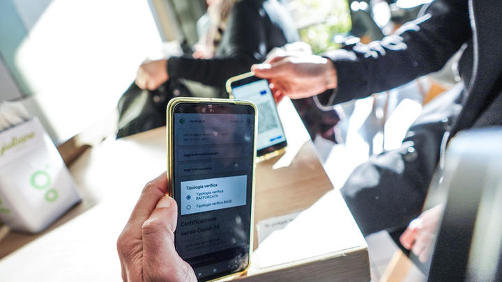 Травников высказался об отмене режима QR-кодов в Новосибирской области