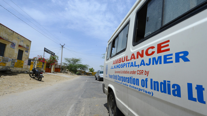 Родители впервые услышали плач новорождённой дочери на её похоронах