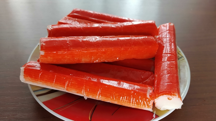 Салат с крабовыми палочками: Три необычных рецепта для Нового года