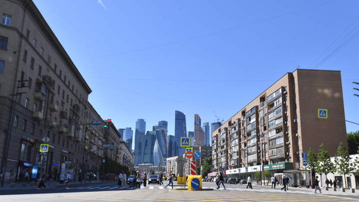 Пожар в Москва-Сити. Очевидцы засняли столб дыма