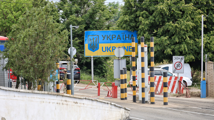 Из Украины перестали выпускать обладателей ВНЖ в других странах