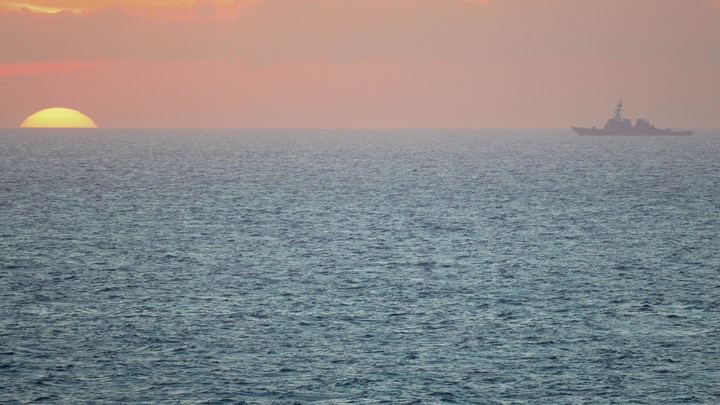 Нелепое фото привело к краху карьеры командира эсминца ВМС США