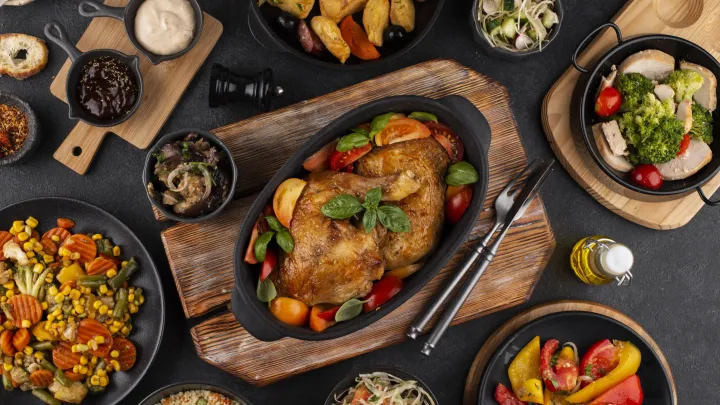 В Калгари тысячи людей стоят в очереди за бесплатной едой