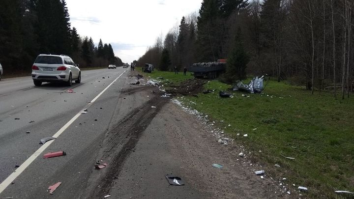Под Новосибирском водитель Сузуки устроил аварию, объезжая вечернюю пробку