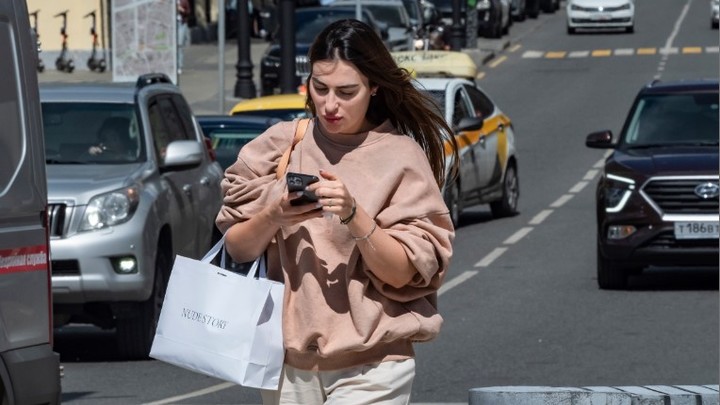 Срочно отключите смартфон! Эксперт подсказал, когда телефон становится угрозой