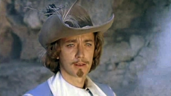 В фильме «Д'Артаньян и три мушкетера» поклонники обнаружили казус со шляпой Арамиса