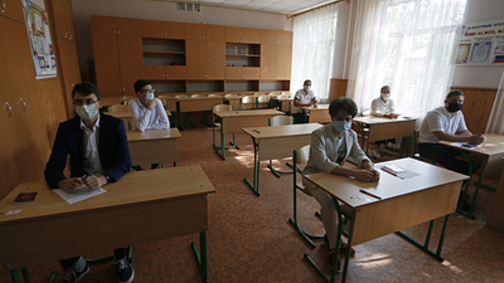 Учили не только ненавидеть русских: В школах Украины нашли книги по растлению детей