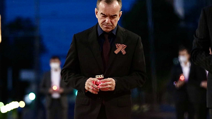 Губернатор Кубани Вениамин Кондратьев возложил памятную свечу к Вечному огню