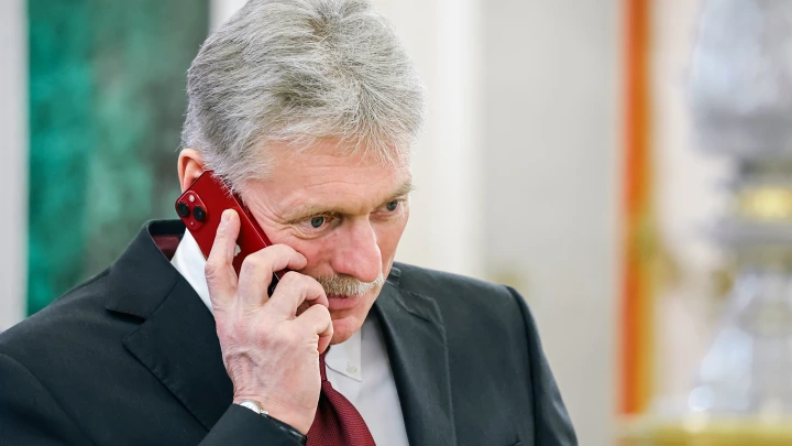 Крымский мост стоит несмотря ни на что: Песков прокомментировал сообщения о взрыве