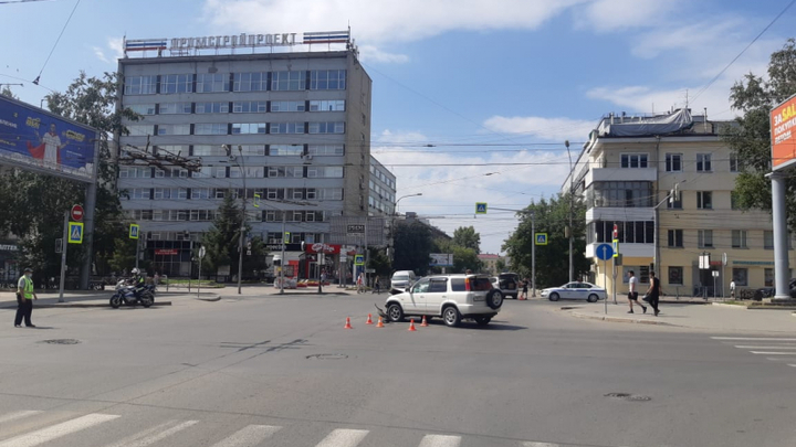 Две девочки и трое взрослых пострадали в ДТП в центре Новосибирска