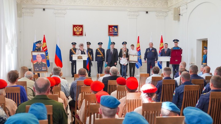 В Иванове семье погибшего в ходе СВО Александра Макарова вручили «Золотую звезду» Героя России