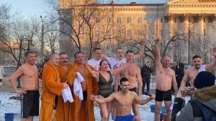 Читинцев позвали облиться холодной водой на площади Ленина