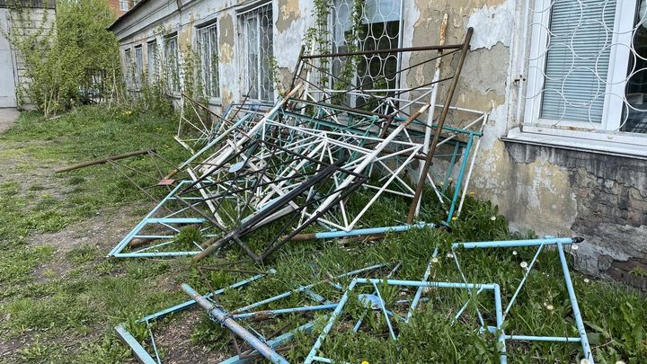 Житель Новокузнецка украл с киселёвских могил 200 кг металлических оградок
