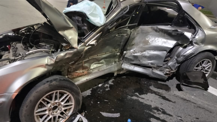 В Кировском округе Омска в жёстком ДТП погибла молодая женщина