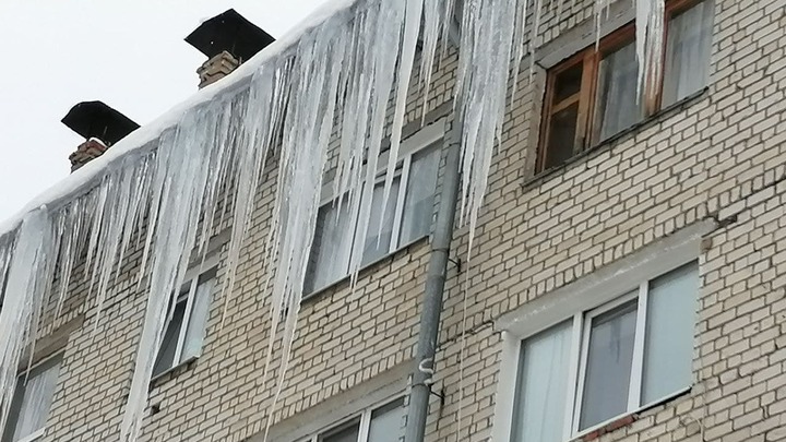 В Самаре обнаружен дом – убийца: 5-метровые сосульки ждут свою жертву