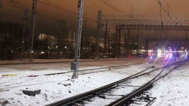 Поезд Санкт-Петербург — Адлер переехал двух человек