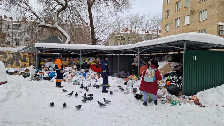 В Челябинске назвали тех, кто мешает вывозить мусор из дворов