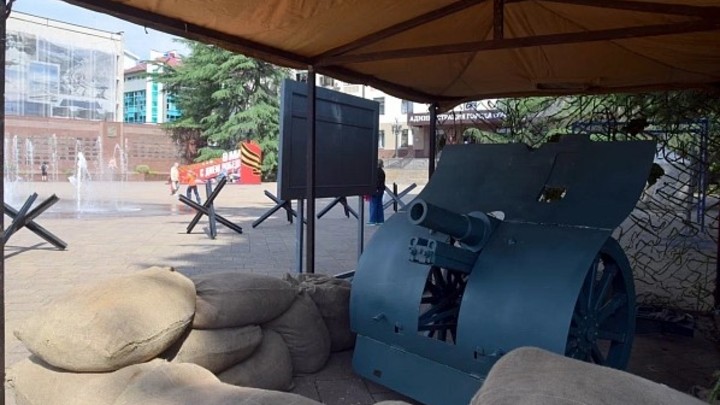 8 тонн декораций и около 1000 реквизита: в Сочи открылись площади исторической реконструкции