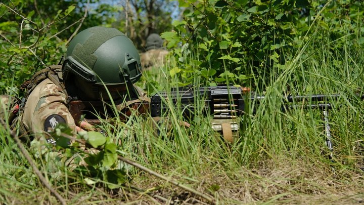 В ходе боя с украинскими боевиками танк экипажа ВС России получил 14 попаданий, но выстоял в бою