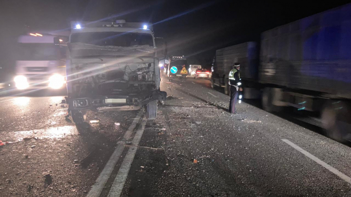 В Адыгее в ДТП с шестью машинами погибли женщина и двое детей