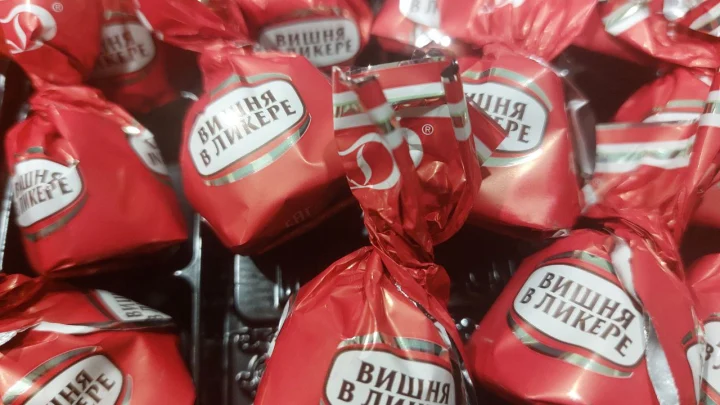 Нельзя даже худым и здоровым: специалист назвал самые вредные конфеты