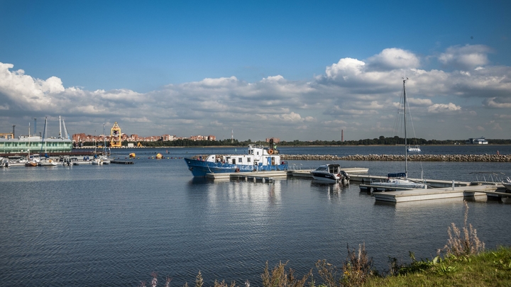 Вертолёт в Кронштадте внезапно приземлился на пляж