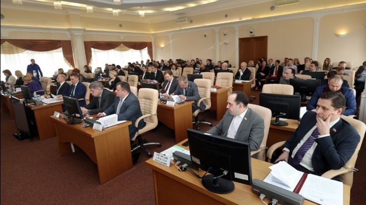 Депутаты от Единой России не смогли объяснить, почему сразу не заложили деньги на школы в бюджет