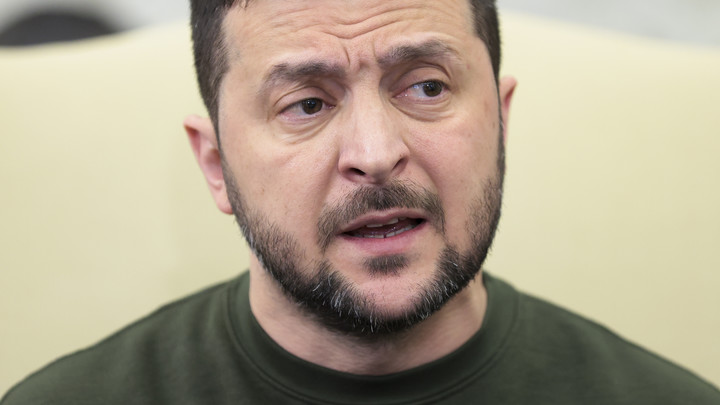 Говорящее видео: Зеленский прибыл во Львов посмотреть на свежие могилы ВСУ